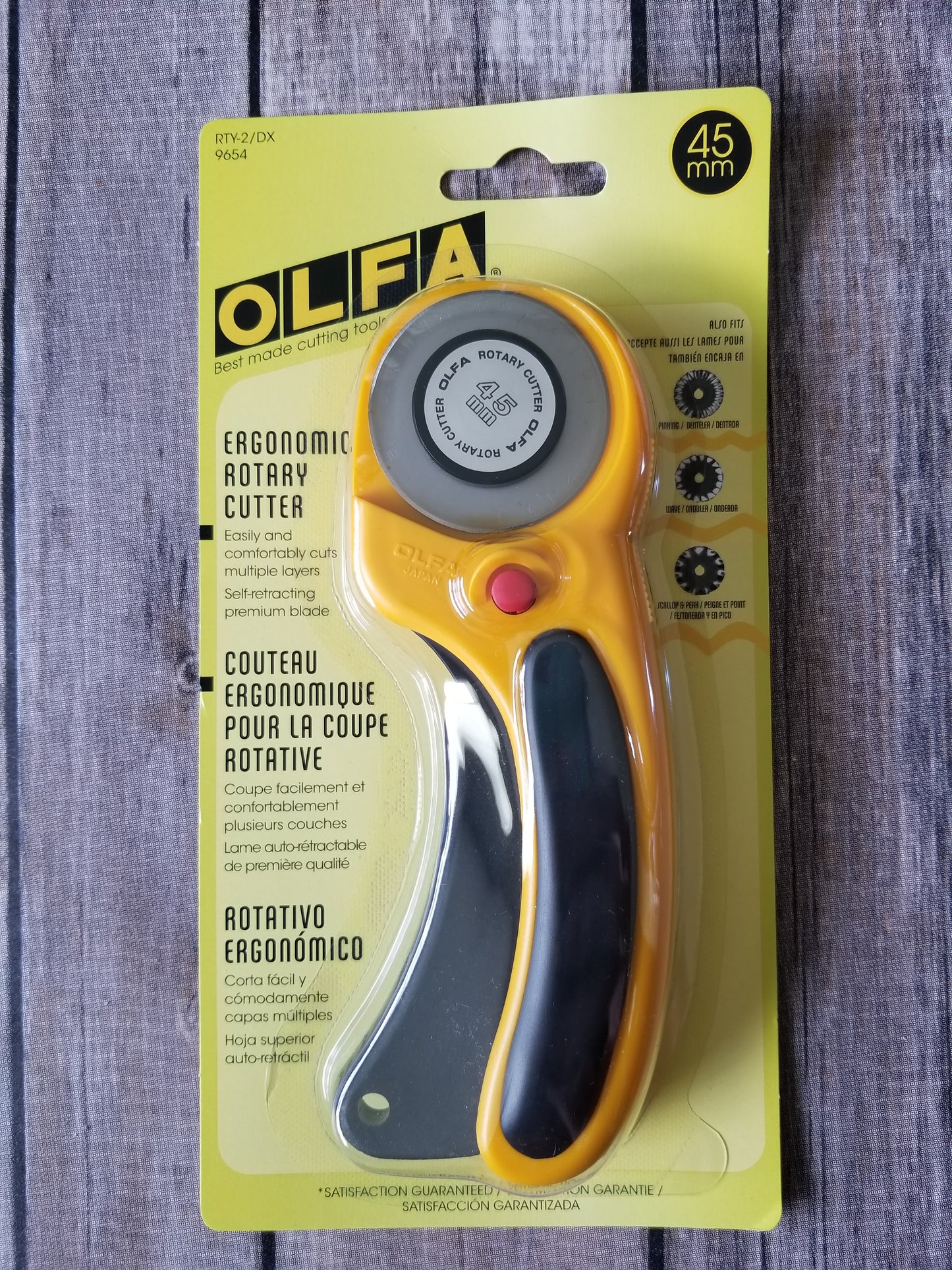 Olfa 45mm Ergonomic Rotary Cutter - Black Rabbit Fabric Inc.