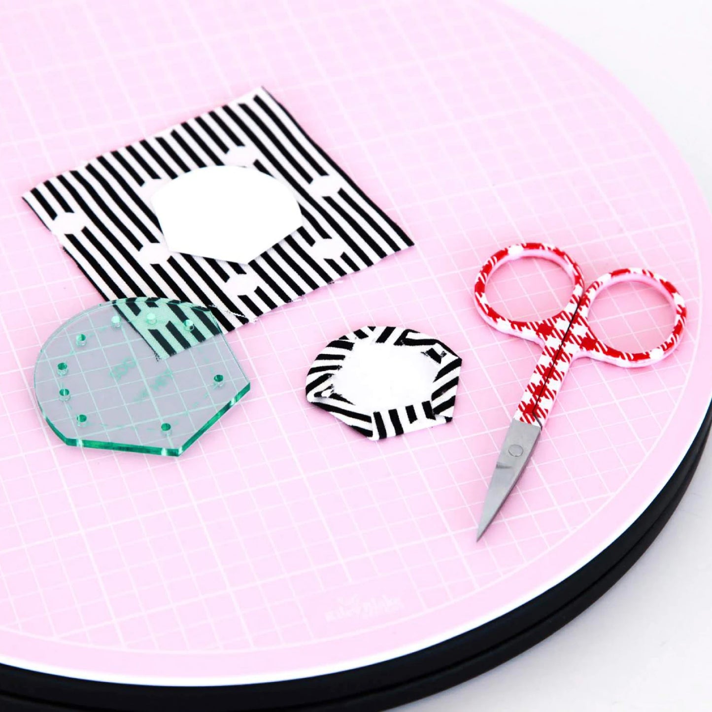 Sue Daley Designs - 16 Inch Rotating Cutting Mat